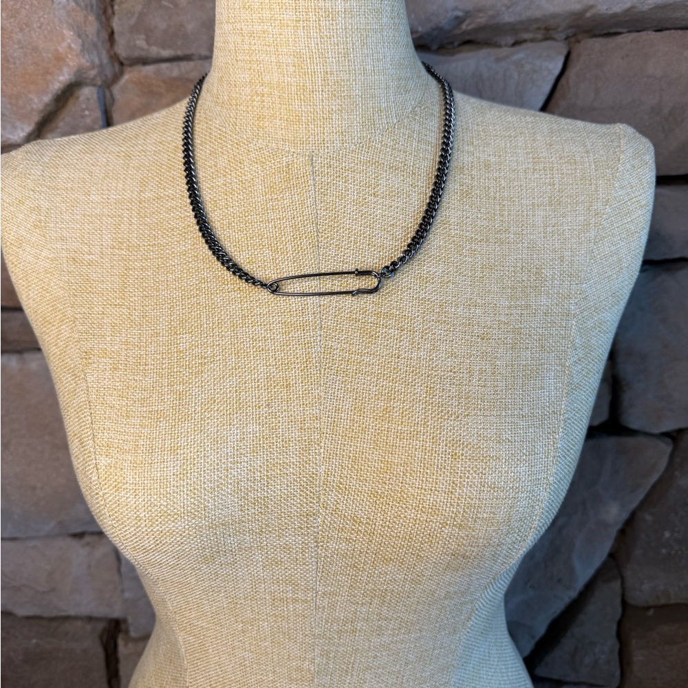 New🌟Urban Outfitters-Men's Black Chain Necklace with Safety Pin Pendant